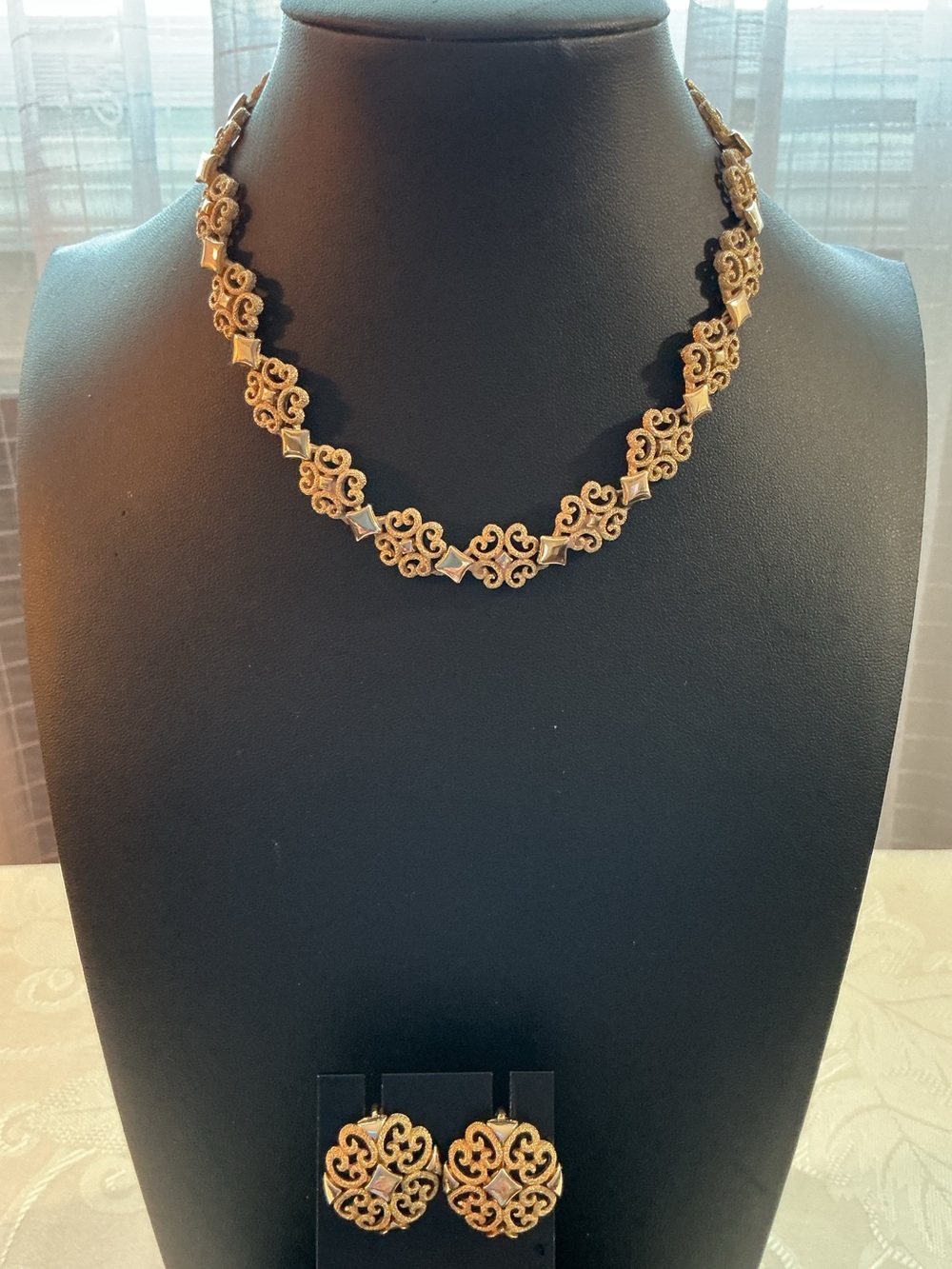 Avon Vintage 1971 “Precious Pretenders” Filigree Gold Tone Necklace and Earrings - Picture 2 of 7